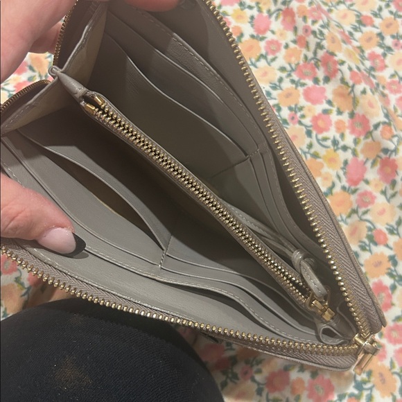 Four wallets authentic. - Picture 8 of 13